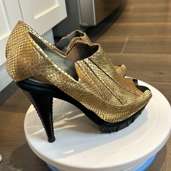 FINSK Platform Gold Faux Snakeskin Open Toe Stiletto Heels size Made in Italy - Picture 10 of 17